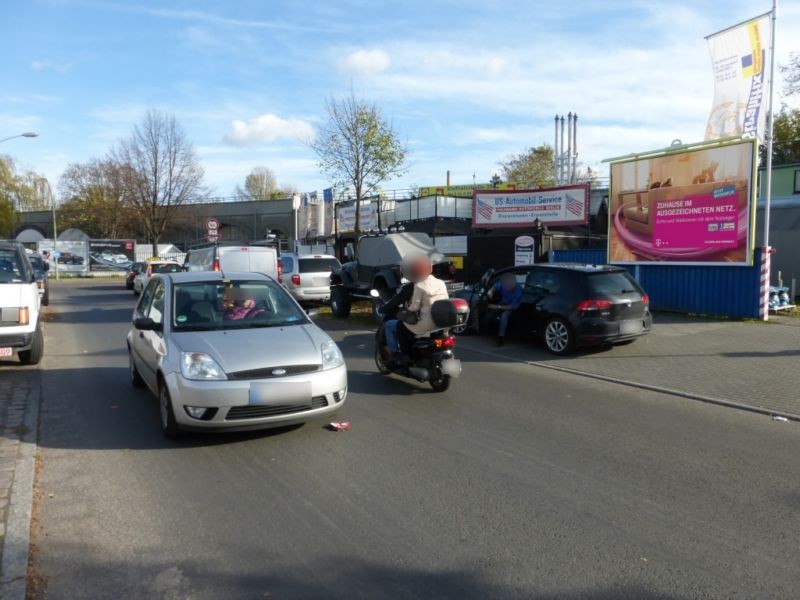 Treptower Str. 40 (gg.Einf.REWE.li.)