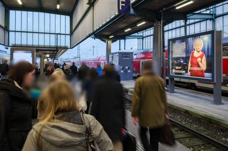 Hbf, Zw.-Bstg.(SY13)Gl.  8/9, 3. Sto., Si. Gl. 8