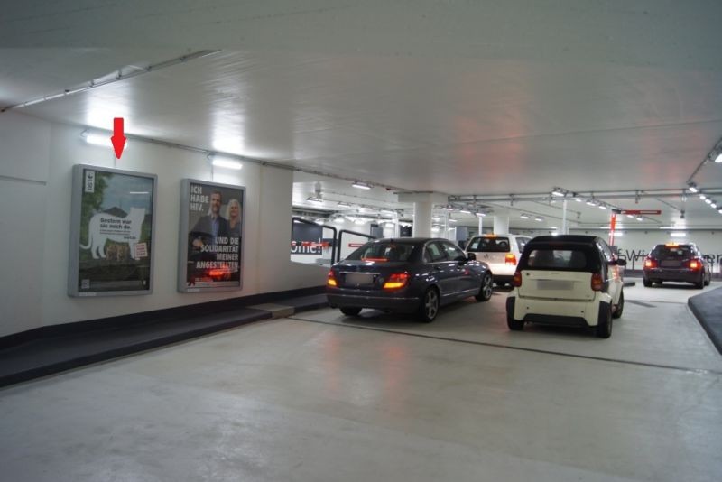 PH Schillerplatz/Ausfahrt li., 1.Sto.