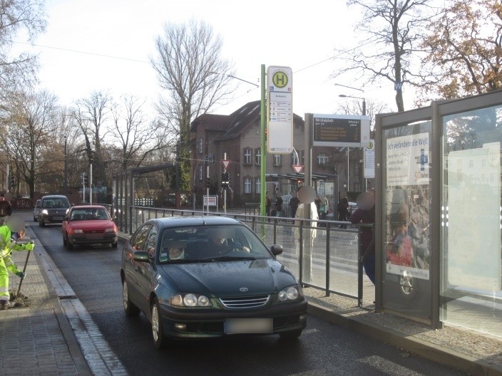 Nicolaiplatz vor Nr. 11, Sicht Tram