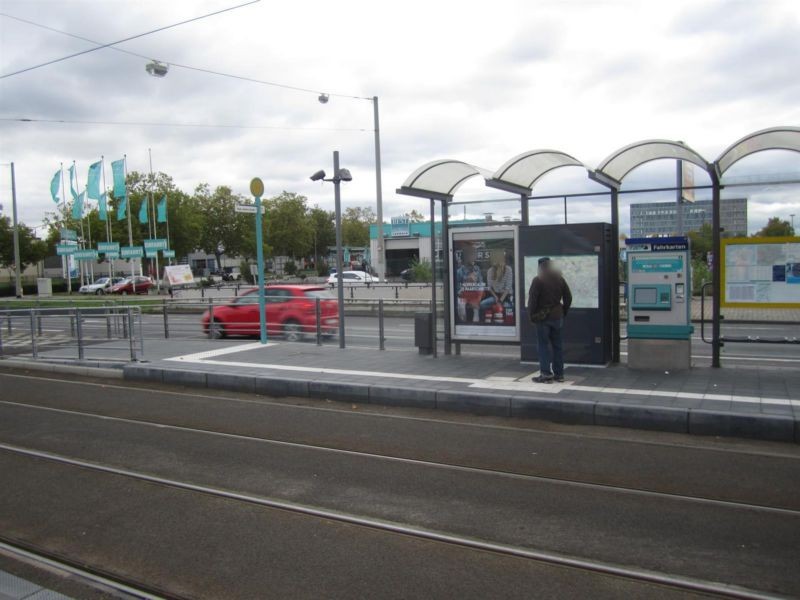 Hanauer Landstr./Hugo-Junkers-Str./innen li.