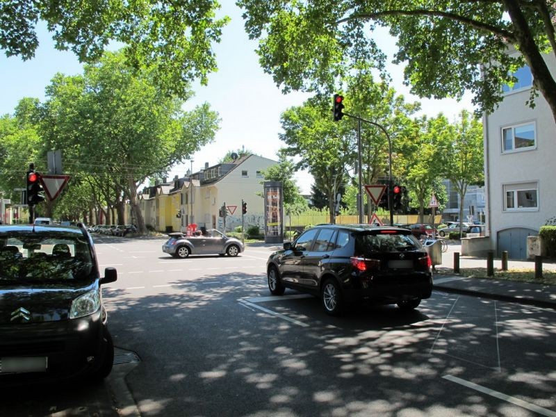 Hermeskeiler Str./Neuenhöfer Allee nh. 161