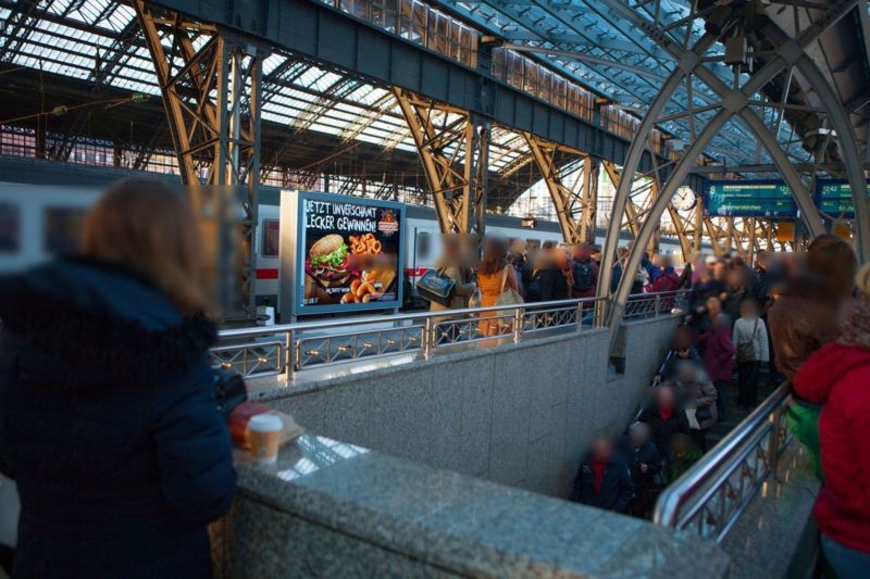 Hbf, Zw.-Bstg.(SY23), Gl. 8, 2. Sto.