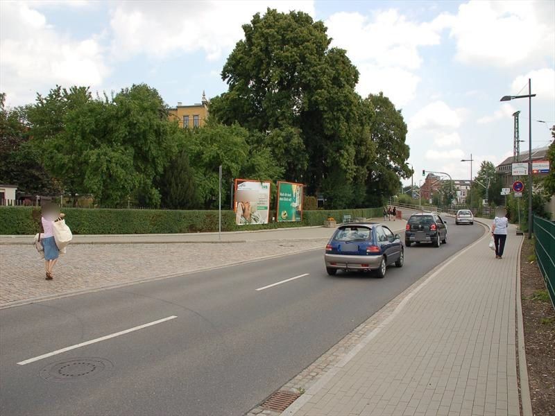 Am Bahnhof Nh.Weinkellerstr. geg. Ausf. Bus-Bf li.