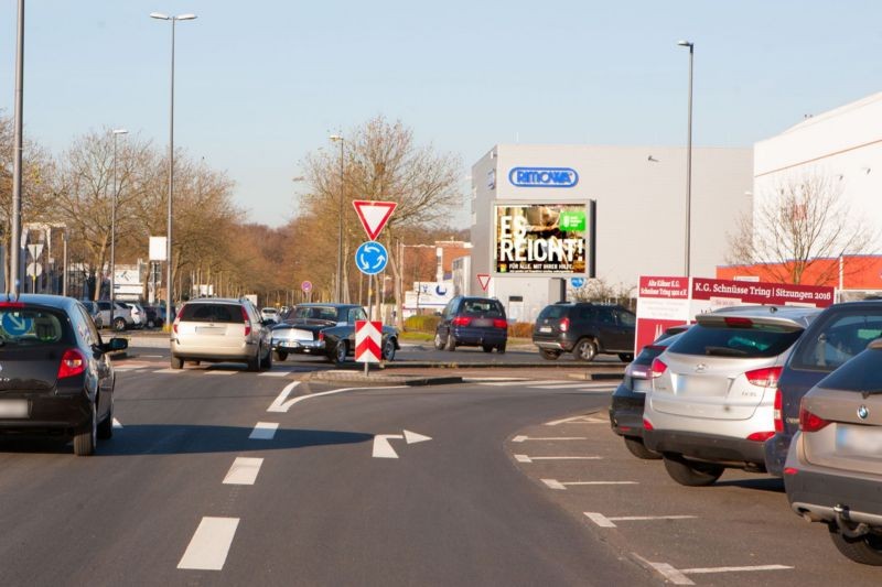 Mathias-Brüggen-Str. 114/Von-Hünefeld-Str./We.li.