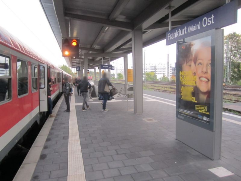 Bf Ost, Bstg. 3, links v. Treppe, Gleis 3