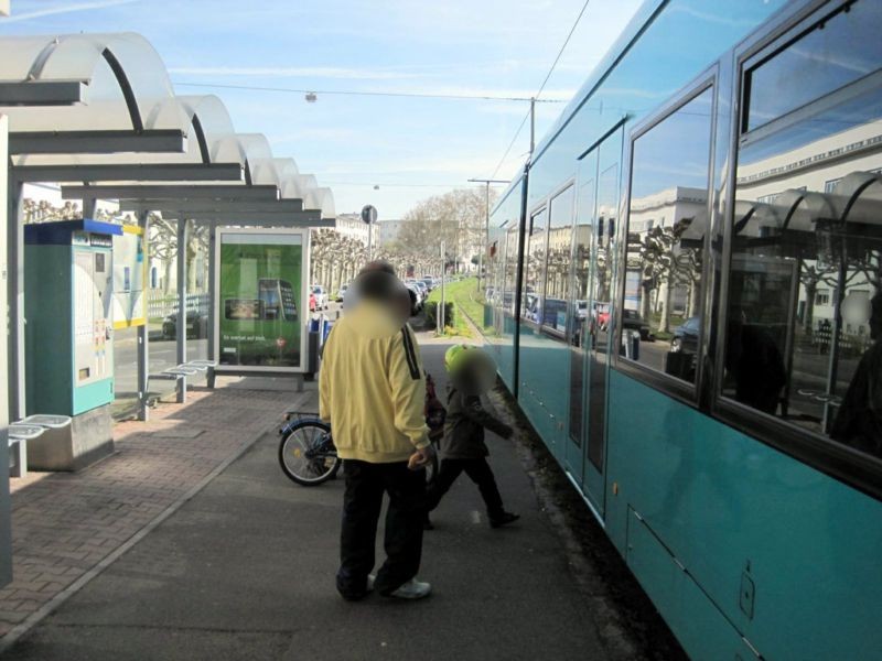 Wittelsbacherallee 163/Saalburgallee re. innen