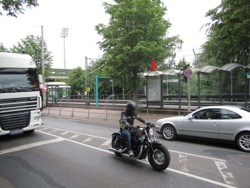 Am Erlenbruch/Johanna-Tesch-Platz saw./außen li.