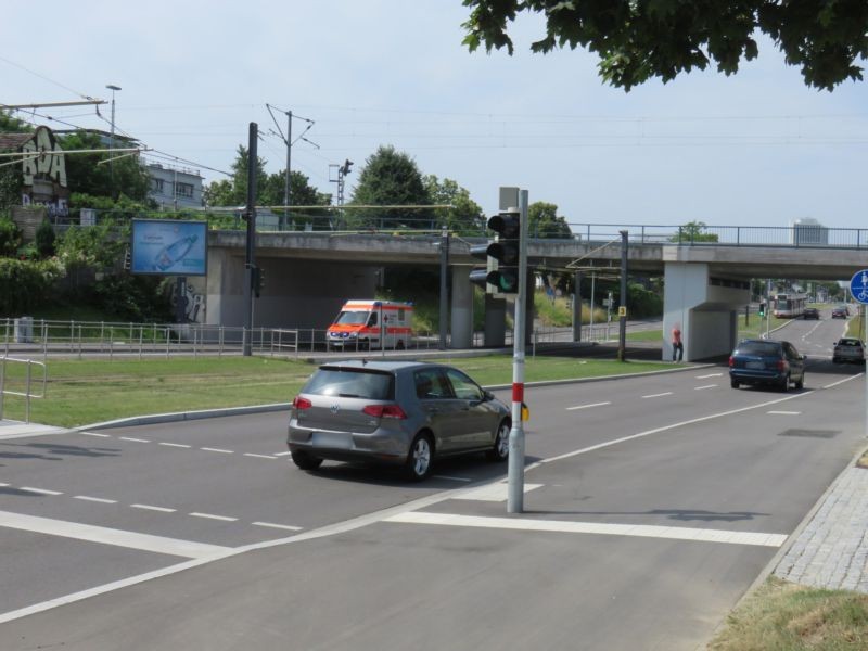 Berliner Allee/Berliner Ring vor DB-Brücke sew. CS