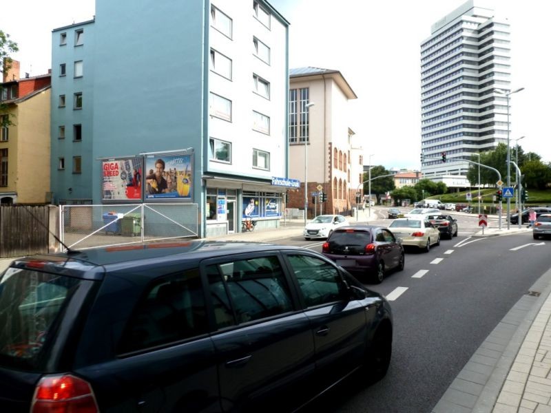 Maxstr.  13 li. quer geg. K-Center