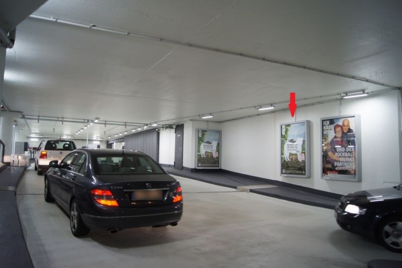 PH Schillerplatz/Ausfahrt re., 2.Sto.