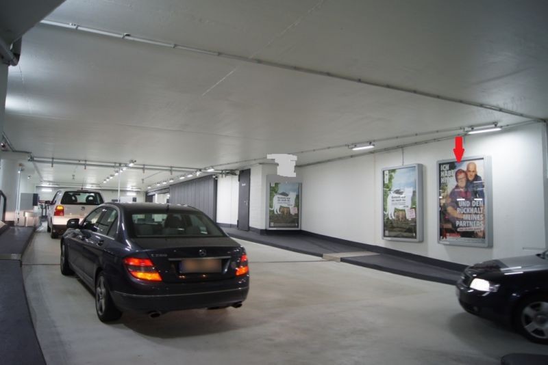 PH Schillerplatz/Ausfahrt re., 3.Sto.