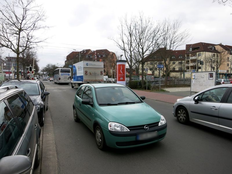 Kalbacher Str./Adelhartstr. Bahnüberg.