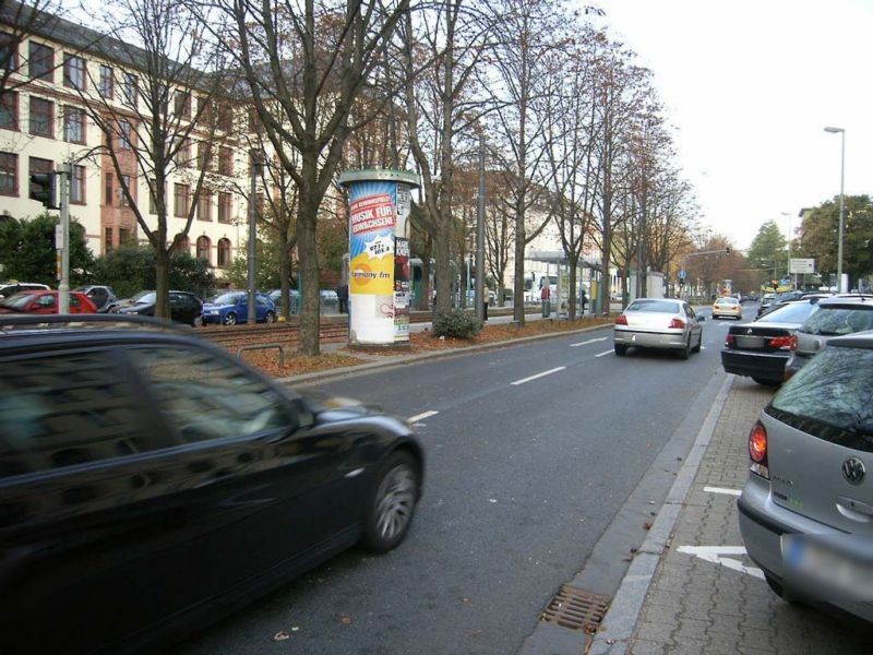 Hamburger Allee geg. 24/Varrentrappstr./Finanzamt