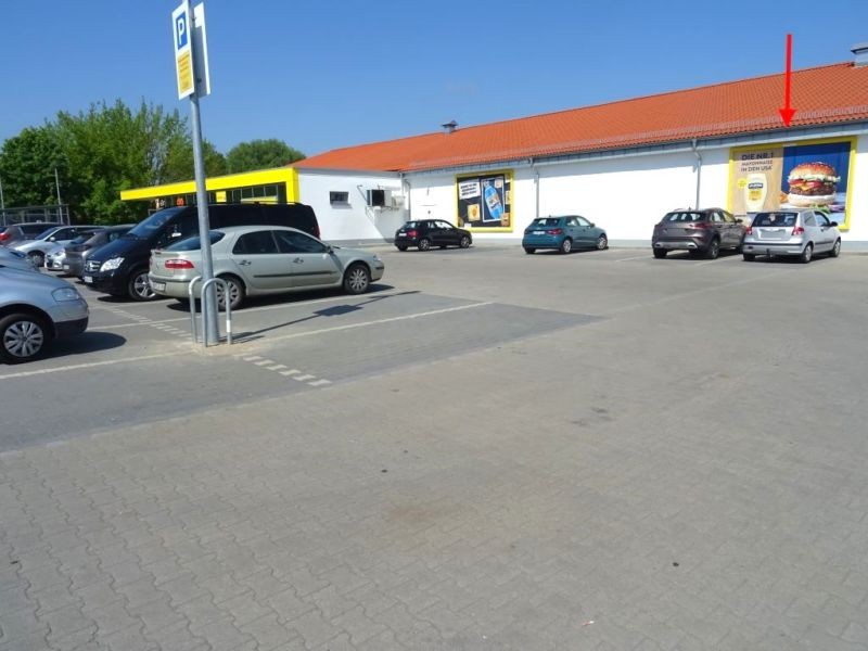 Grundmühlenweg  11re. neb. Eing. Netto/(B198 quer)