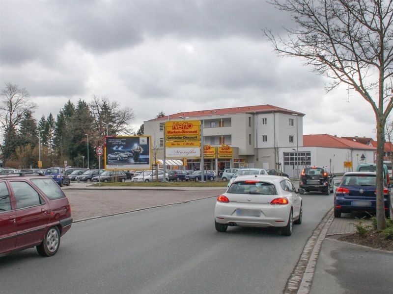 Nürnberger Str.  24 li. quer/Netto