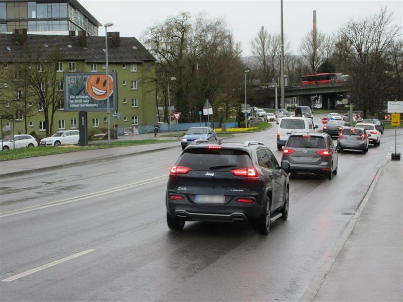 Blaubeurer Tor vor Ludwig-Erhardt-Brücke/We.li.