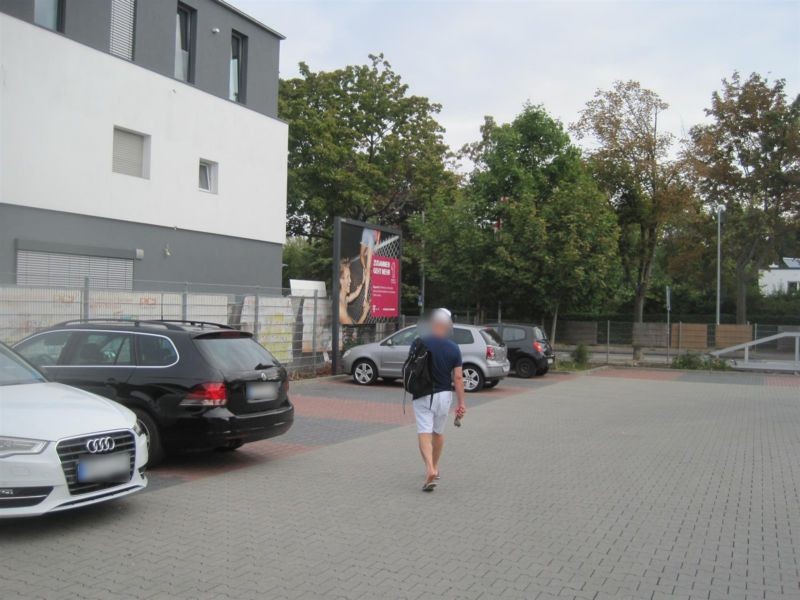 Göttelmannstr.  11/REWE PP Sto. 1
