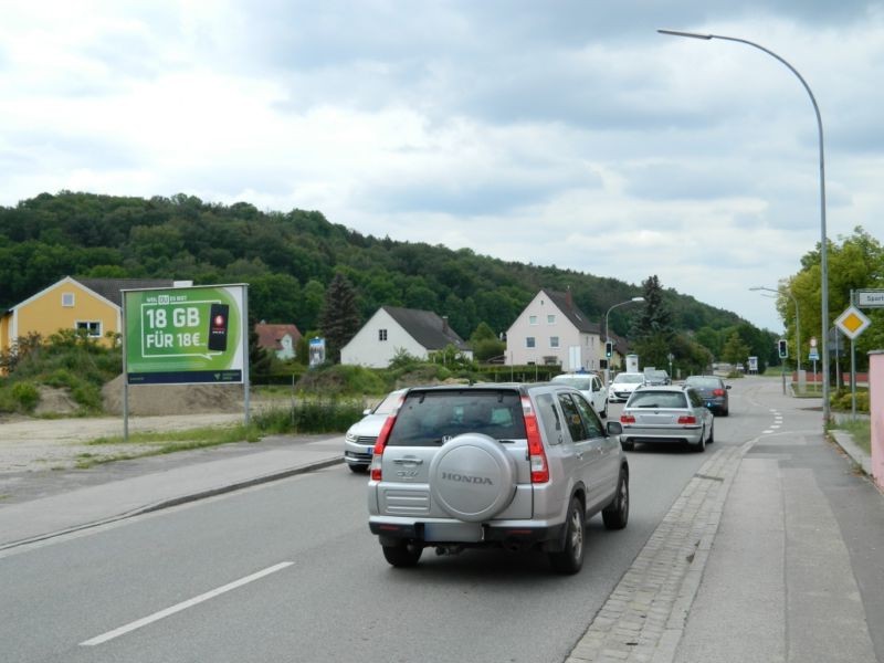 Regensburger Str.  94/B15 quer li. geg. Schlossg.