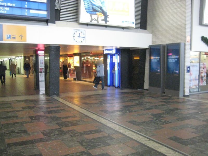 Hbf, Übergang EH z. Passage, rechts, li. Fl.