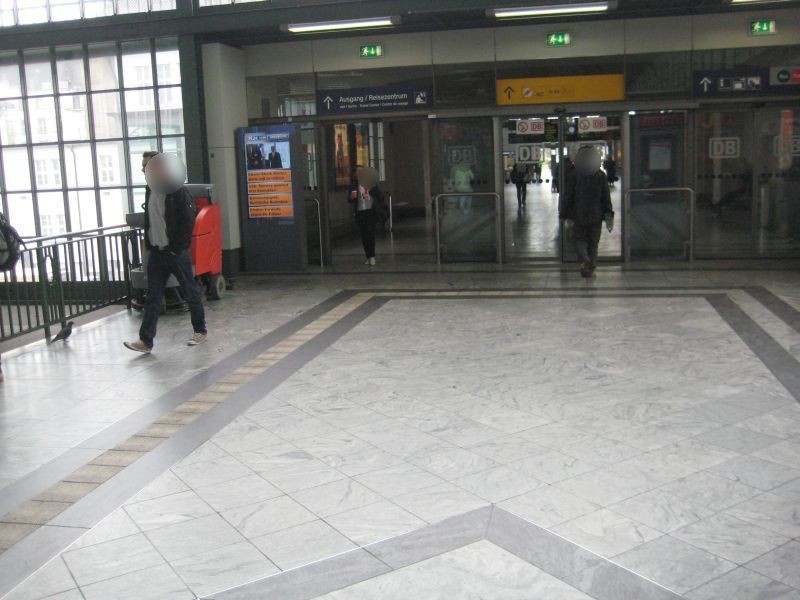 Hbf,Gleisbrückens.,v.d.beid.Außenfl.d.Türfr.