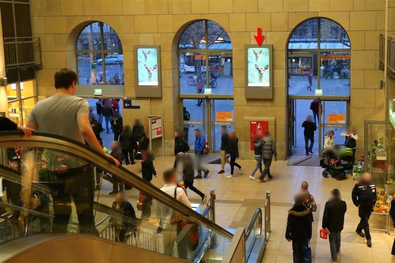 Hbf, Eingangshalle Wand rechts
