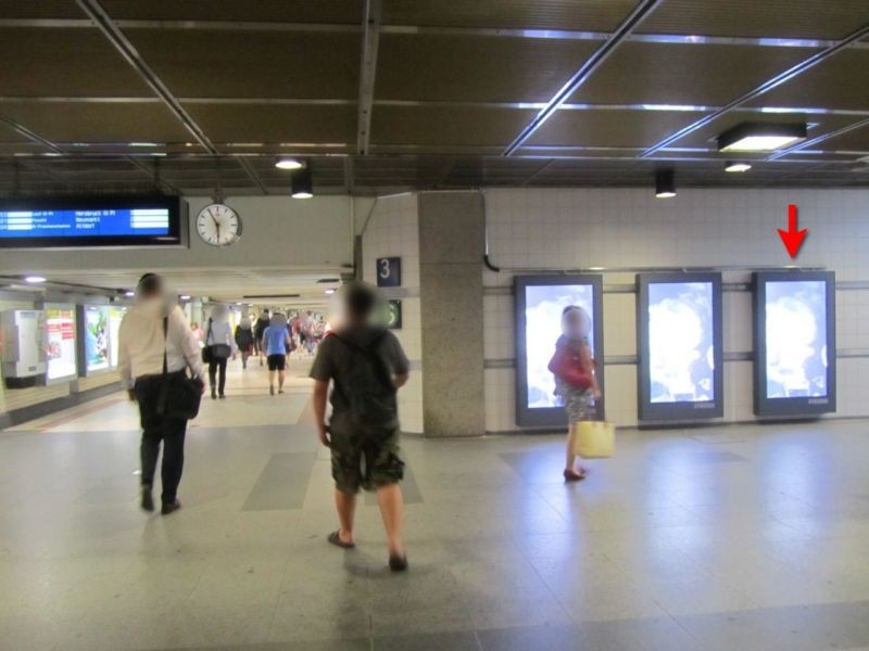 Hbf,Mitteltunnel,beim Aufg.zu Gleis 3 re. Fl.