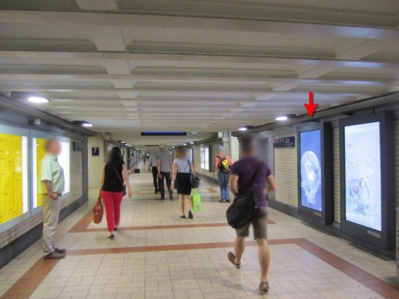 Hbf, Mitteltunnel, b. Aufg. zu Gleis 5/6, li. Fl.