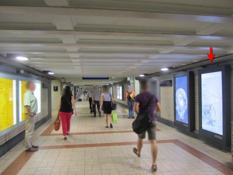 Hbf, Mitteltunnel, b. Aufg. zu Gleis 5/6, re. Fl.
