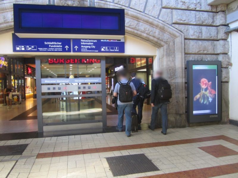 Hbf, Osttunnel, Links am Tunnelzugang