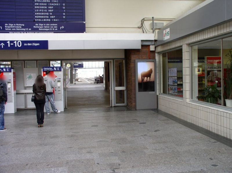 Hbf, Reisezentrum, Ri. Bstg.-Halle, re.