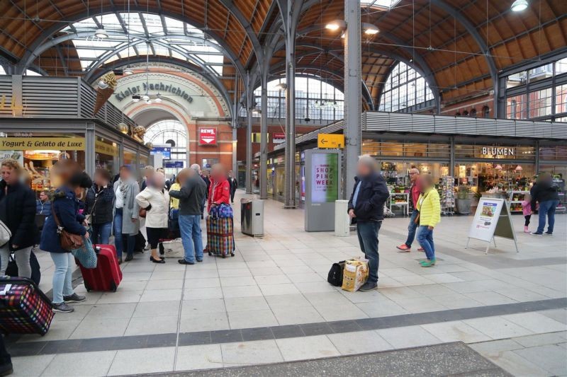 Hbf, EH, Mittelgang Ri. EH, rechts