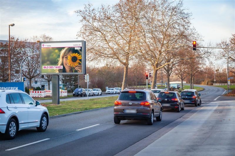 Konrad-Adenauer-Allee 14/Mittelstreifen/sew