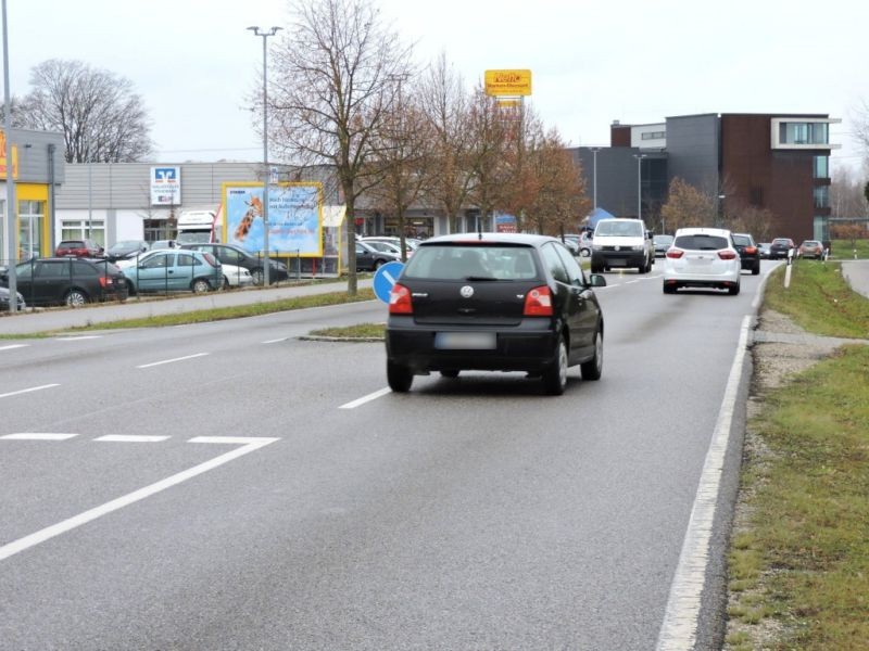 Ingolstädter Str.  97/Netto Si. Str. quer