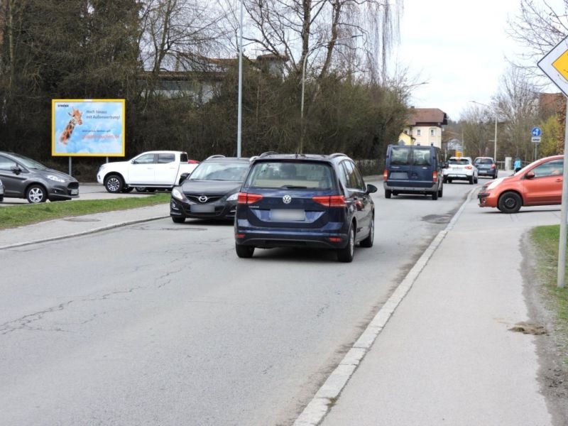 Bahnhofstr.  14 Netto Si. Str. quer