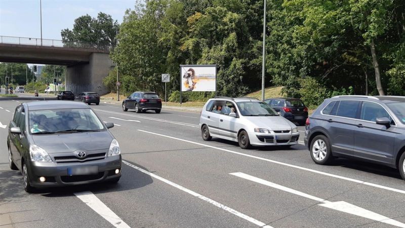 Lorscher Str./Guerickestr. re. vor Brücke