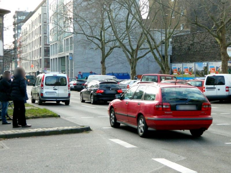 Turiner Str. / Unter Krahnenbäumen neb. REWE