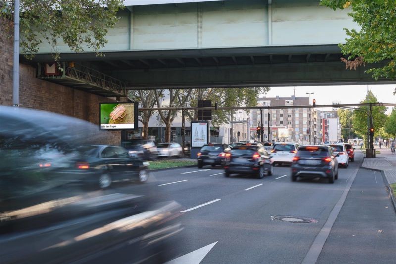 Holzmarkt unter Severinsbrücke/We.li.