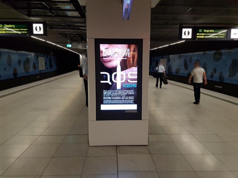 S-Bf Jungfernstieg, Bstg., Gl. 1/2, 5. Stele v.li.