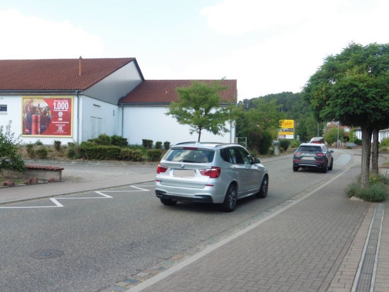 Rumbacher Str.   1-5 li. quer Netto