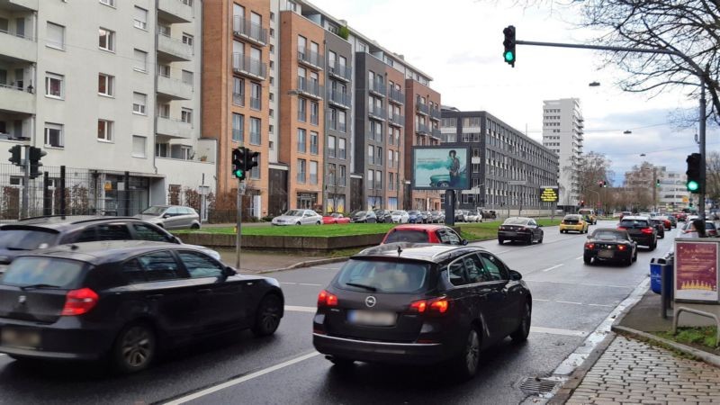 Eschersheimer Ldstr. 184/Polizeim.-Kaspar-Str/sew.