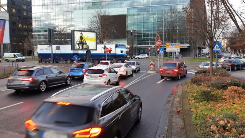 Theodor-Heuss-Allee/Varrentrappstr./We.li.