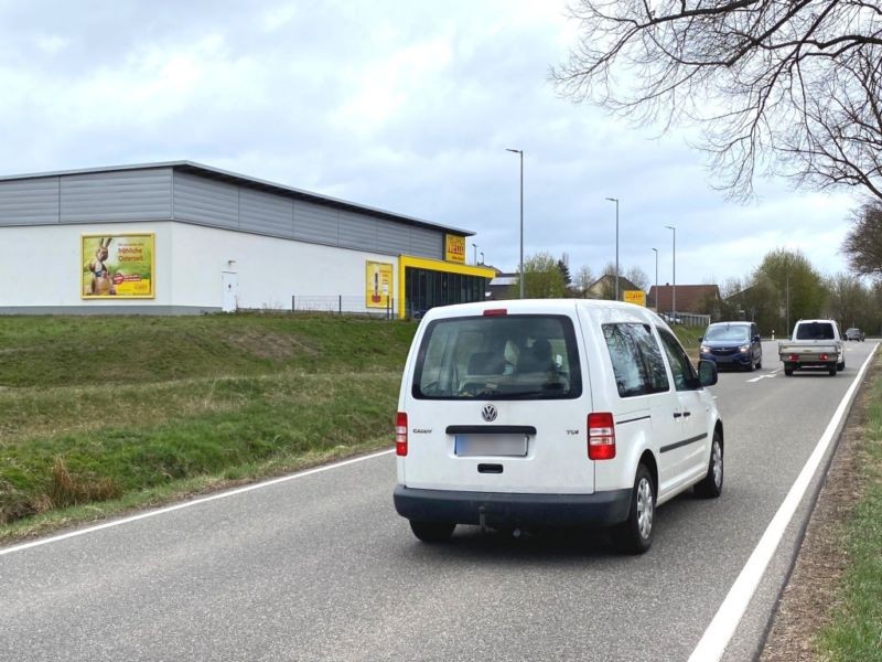 Am Markt   1 li. quer Netto