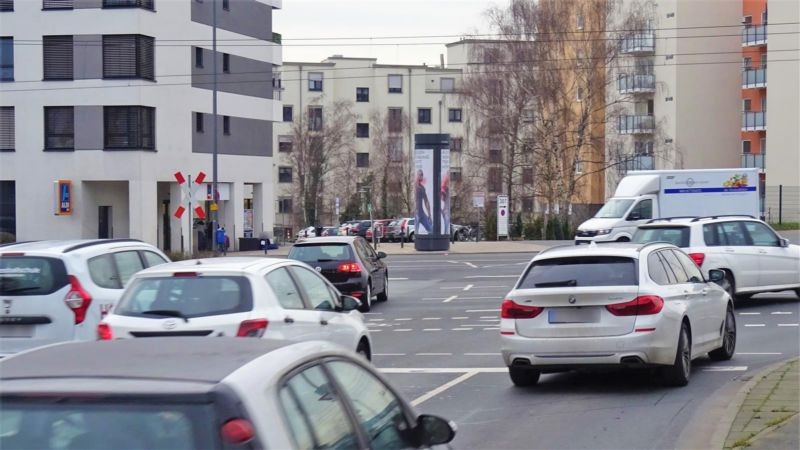 Friedberger Landstr. 297/vor Aldi/S.3