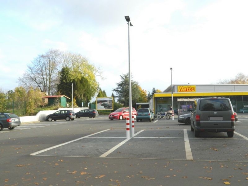 Bahnhofstr.  37-39 Netto Eing.