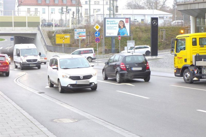 Landshuterstr./Längsweg vor DB-Brücke re. CS