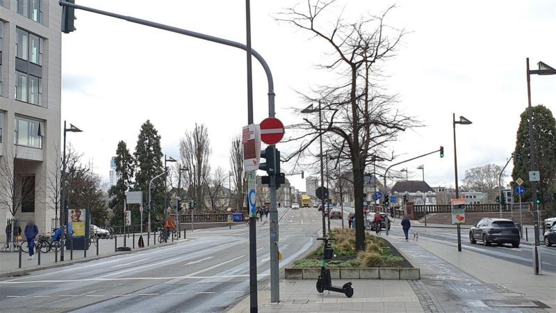 Neue Mainzer Str.   2-4/Untermainkai/We.li.
