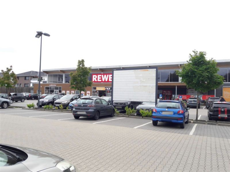 Roydorfer Weg   2/REWE/Si. zum Markt