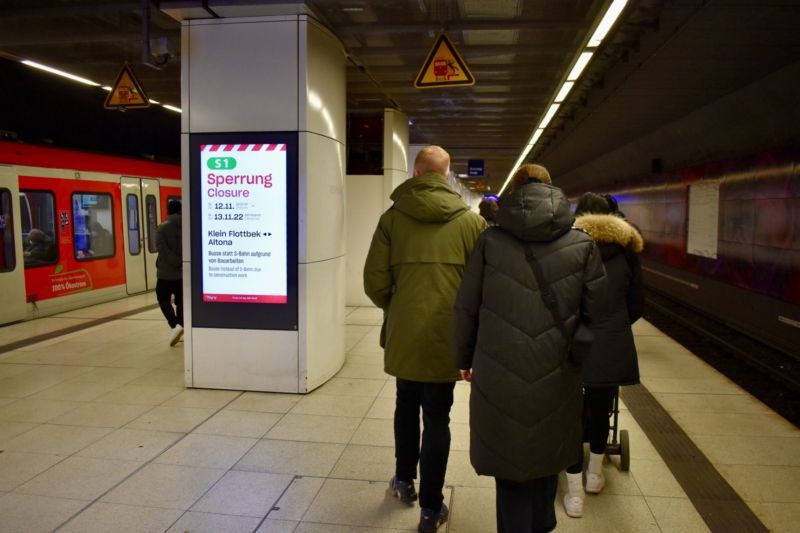 S-Bf Reeperbahn, Gl.-Bereich, 14. Sto von li.
