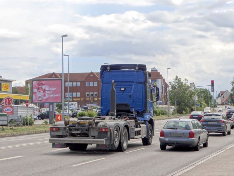 Ernst-Thälmann-Str.   1b (B71) We.li. Netto CS